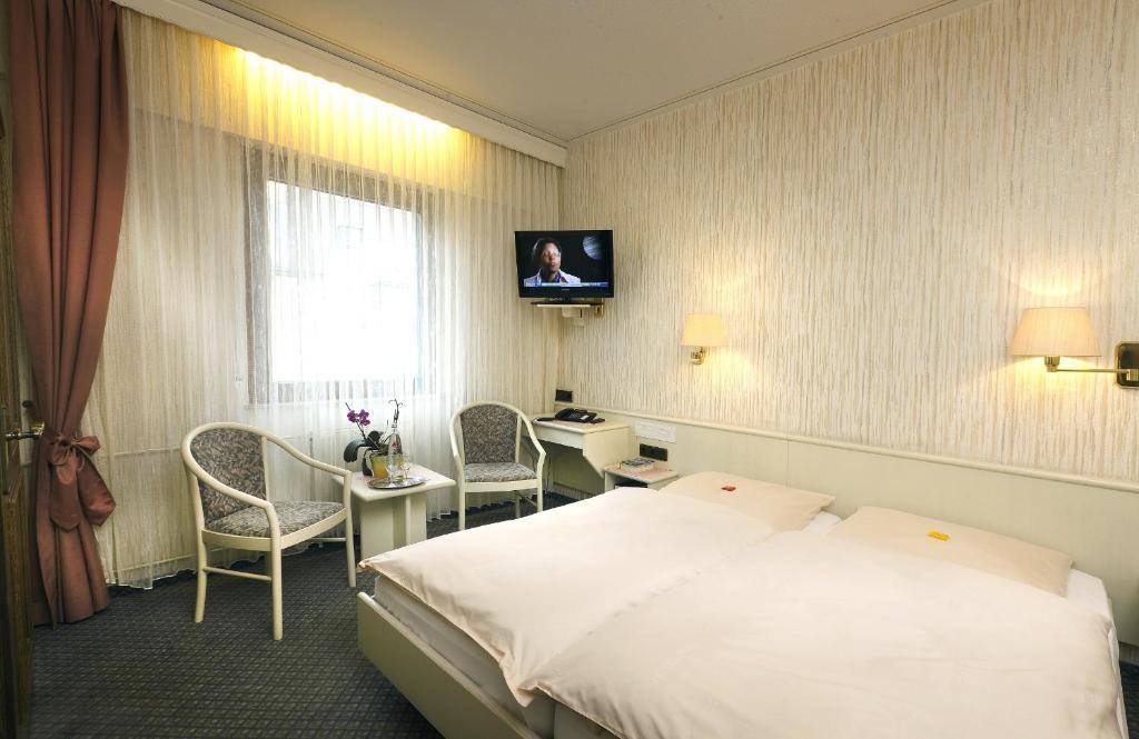 Hotel Pohl Kinheim Chambre photo